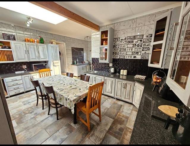 5 BEDROOM HOUSE FOR SALE IN SINOVILLE